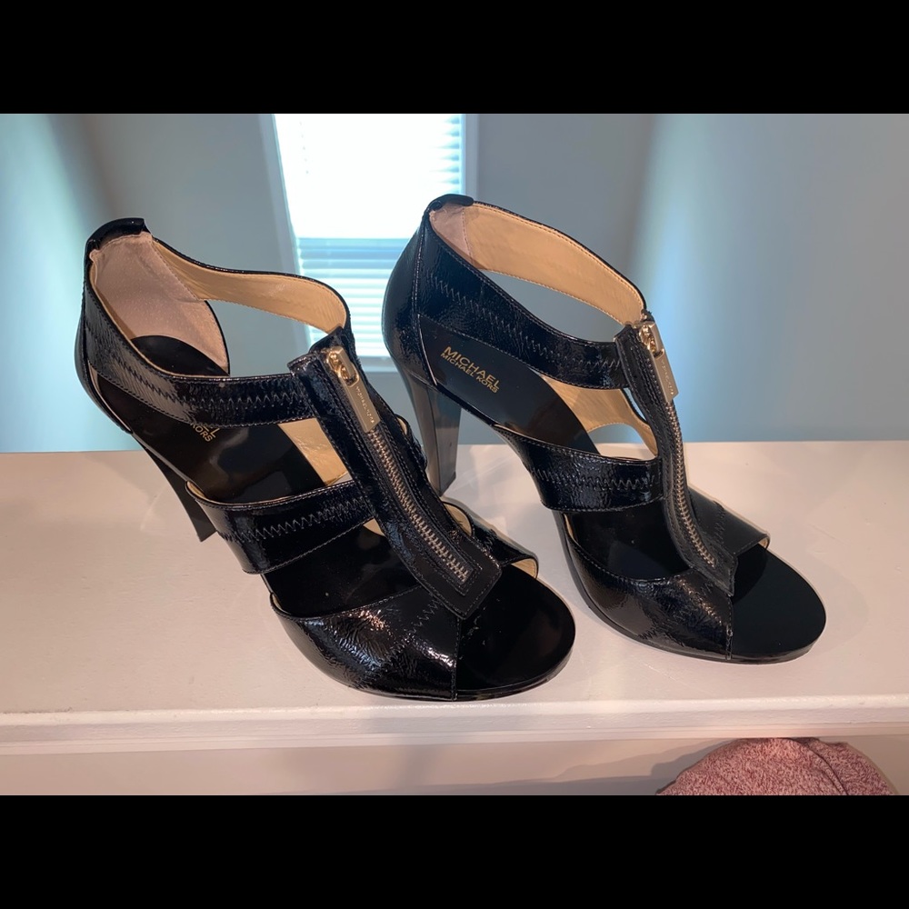 Black  MK sandals , perfect for NewYears party! Look beautiful Only worn twice